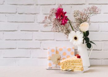 10 Beautiful Cake Stand Decor Ideas You'll Love